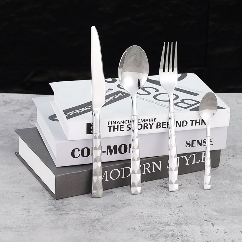Diamobd-patterned cutlery